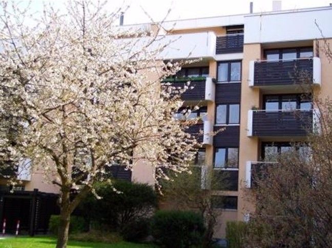 **VERMITTELT **  Lichtdurchflutete 3,5 Zimmer- Wohnung mit 2 sonnigen Loggien