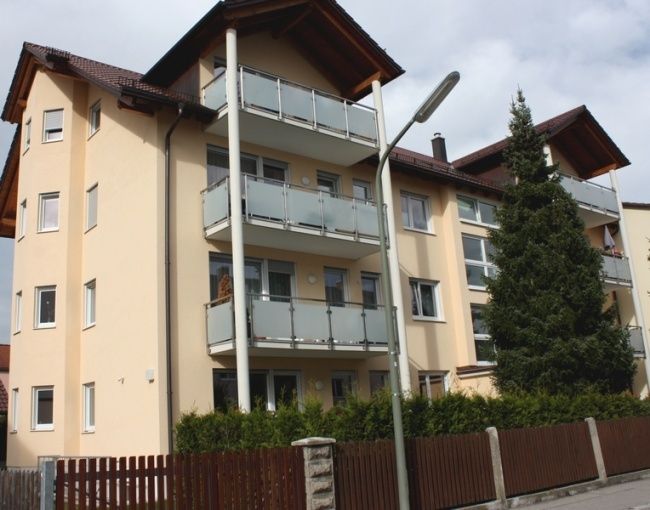 **VERMITTELT **  Helle u. sonnige Wohnung  in zentraler Lage