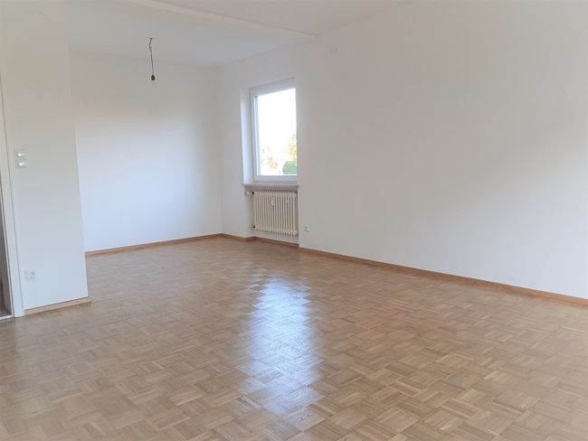 **VERMITTELT ** schöne u. helle Whg sucht ruhige Mieter