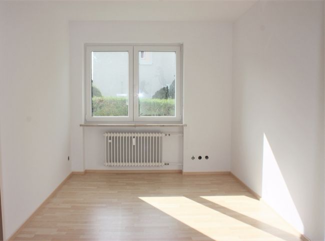 **VERMITTELT ** schöne u. helle Whg sucht ruhige Mieter