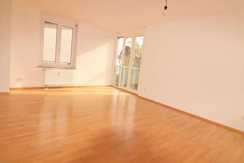 **VERMITTELT ** schöne und helle 2-Zimmer Wohnung