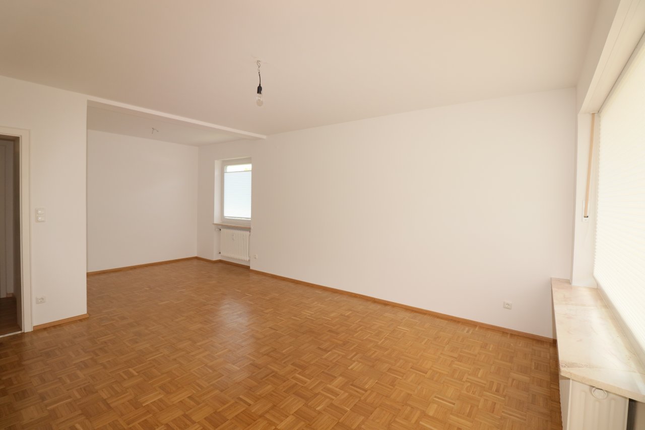**VERMITTELT ** schöne u. helle Whg sucht ruhige Mieter