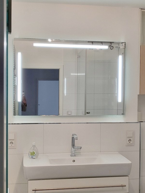**VERMITTELT ** Schwabing: Schöne Wohnung mit großem Balkon