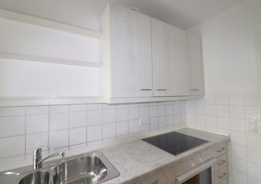 **VERMITTELT ** Schwabing: Schöne Wohnung mit großem Balkon