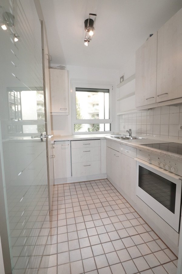 **VERMITTELT ** Schwabing: Schöne Wohnung mit großem Balkon