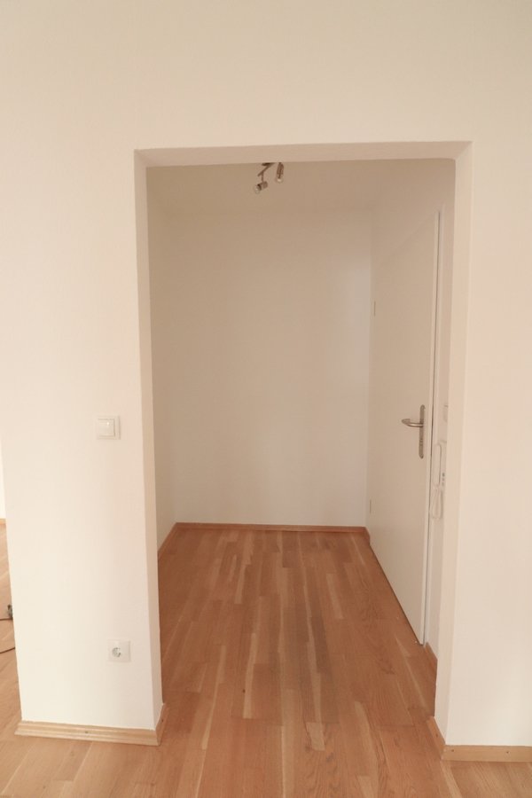 **VERMITTELT ** Schwabing: Schöne Wohnung mit großem Balkon