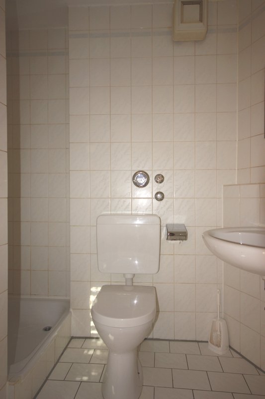 **VERMITTELT ** sonniges Single zu Hause