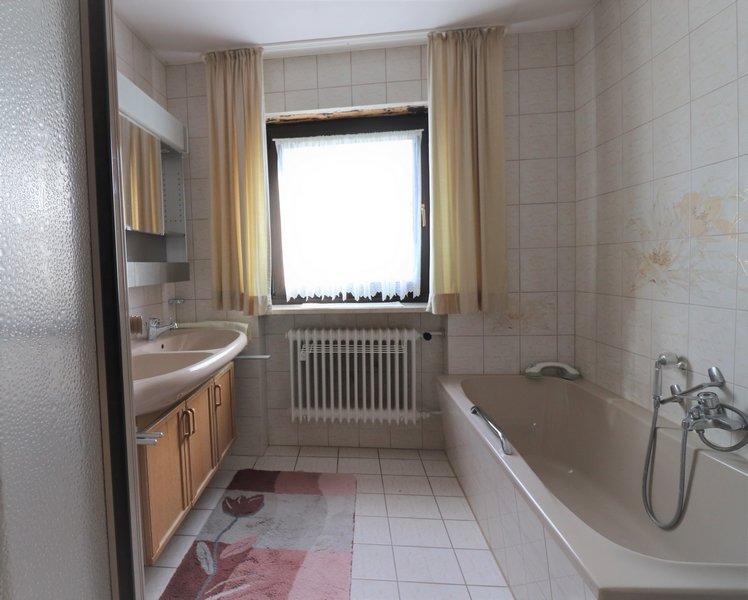 ***VERMITTELT *** Hadern: 7 Zi. + Hobbyr. im Bieterverfahren